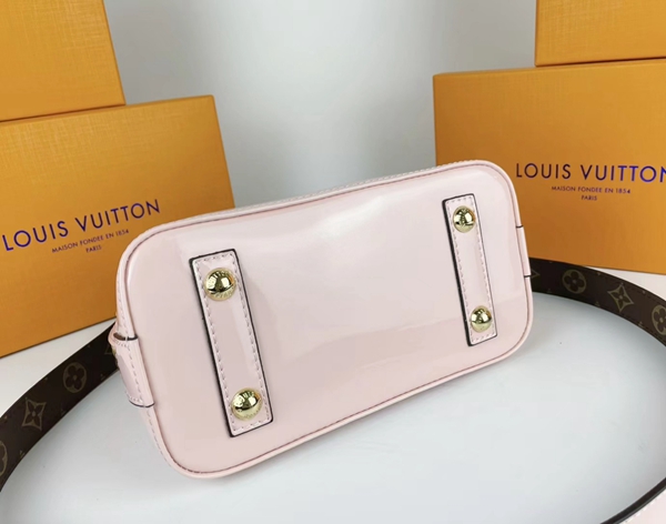 ルイヴィトンバッグ着用イメージ